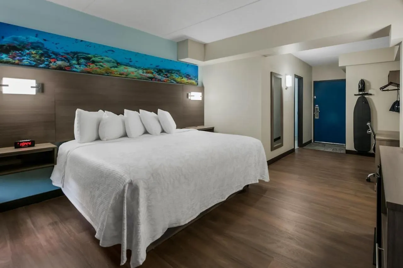 Red Roof Plus & Suites Virginia Beach - Seaside 3*,
